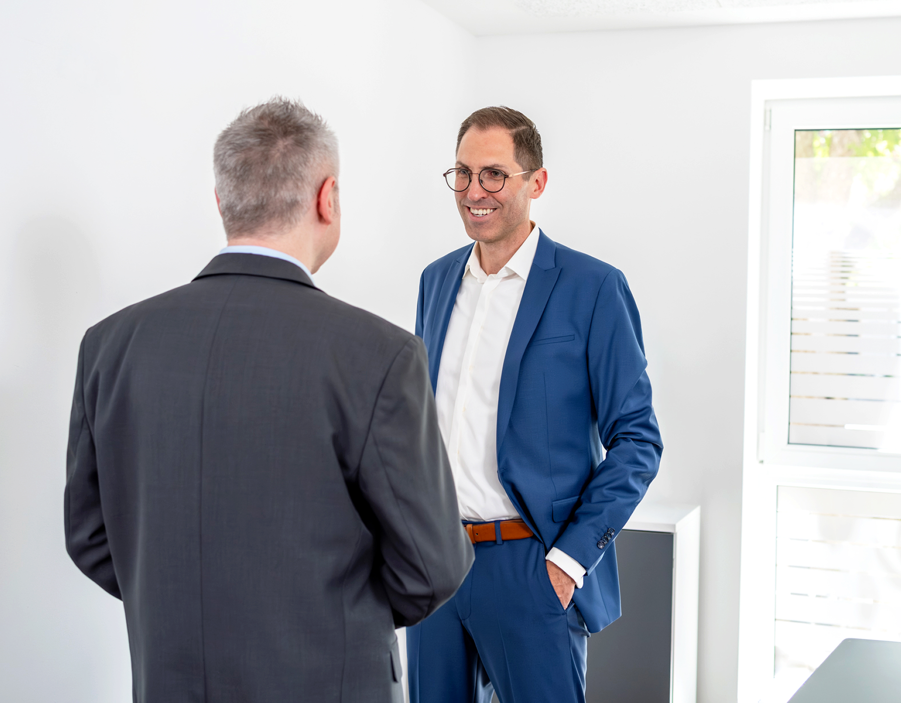 Notar Peter Gebhard im Gespräch mit Mandanten